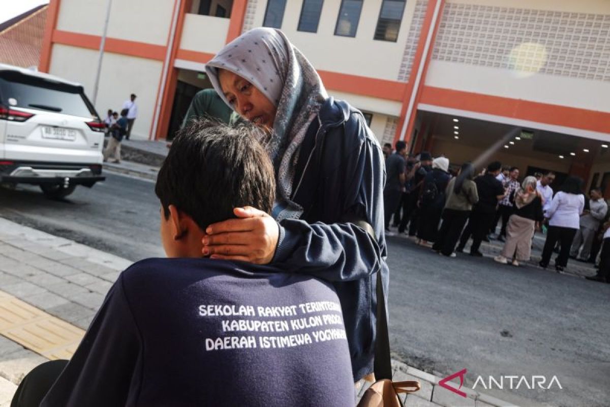 Mother Expresses Hope for Daughter's Future Through Pangkep 'Sekolah Rakyat' Programme