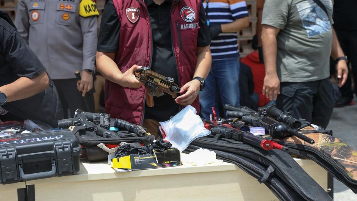 BNN Reveals Kampung Bahari Drug Lords Armed with Illegal Firearms to Resist Raids