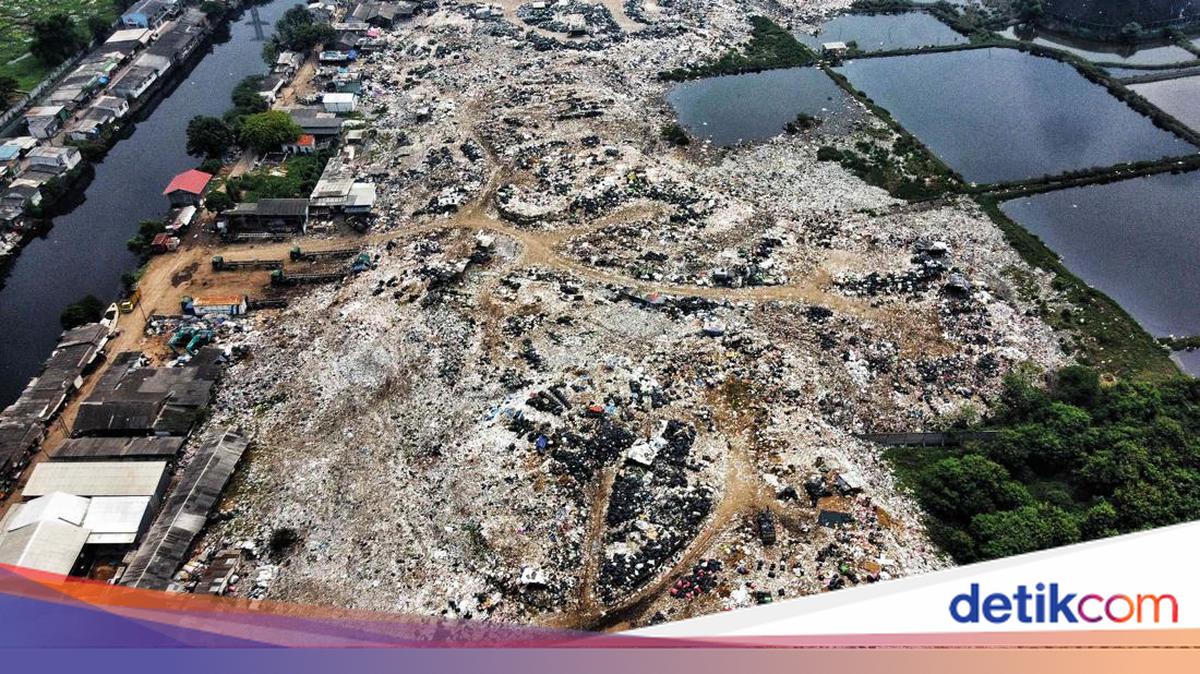 Jakarta Government Seeks Solution for Cilincing Illegal Dumpsite Economy