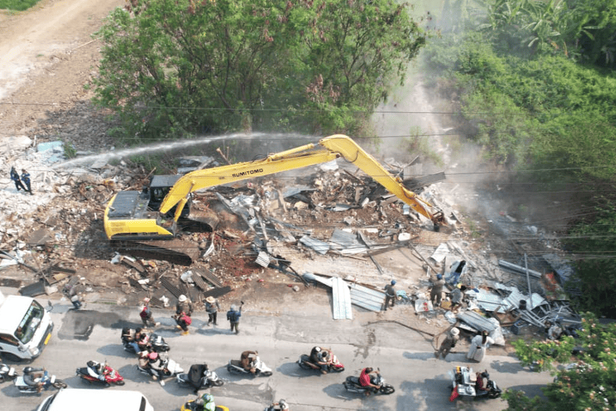 Bekasi Government Demolishes 32 Illegal Structures Along CBL River for Normalisation Project
