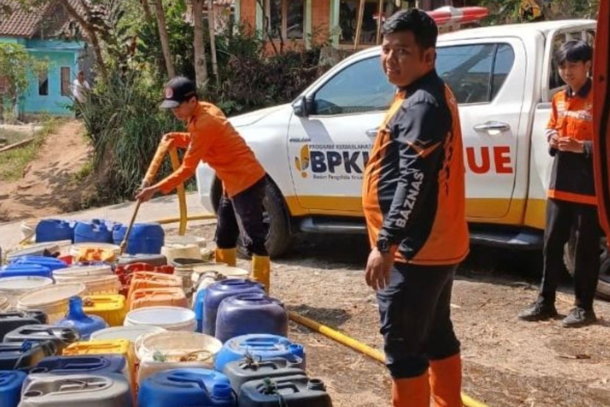Garut BPBD Provides Clean Water Aid to 5,687 Residents Affected by Drought