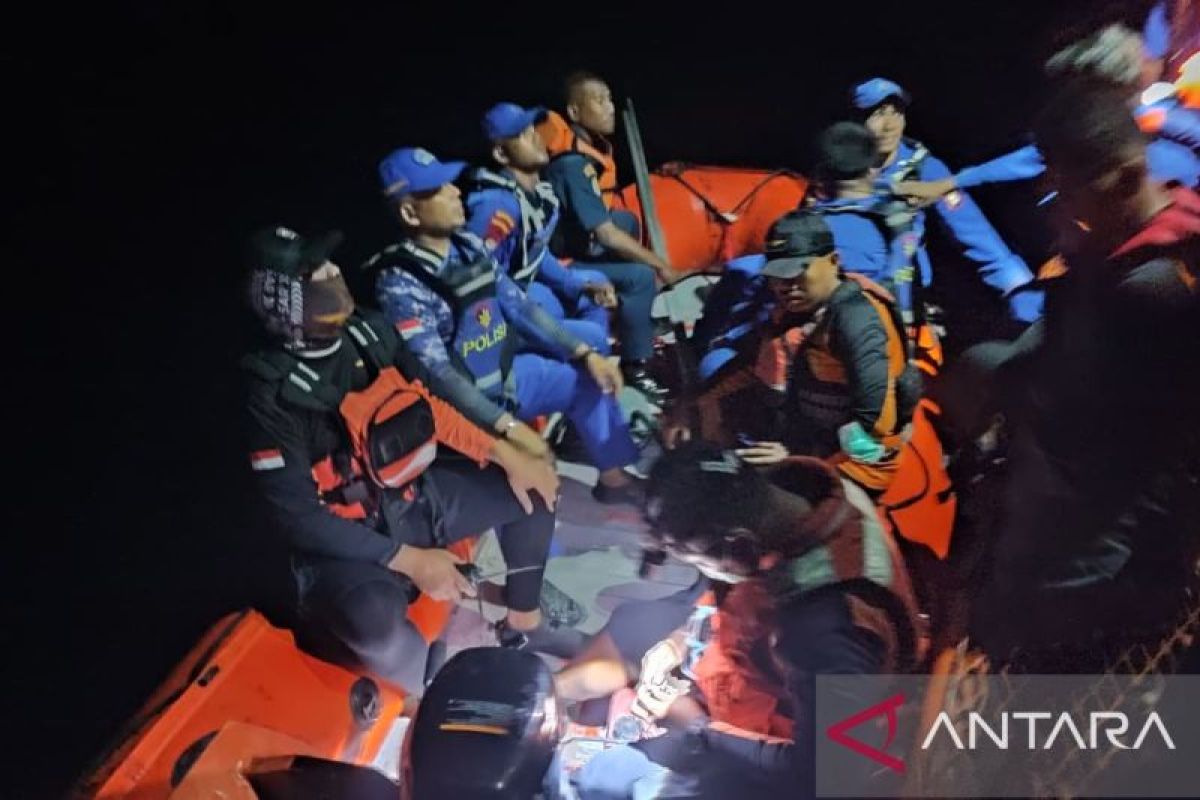 Ternate SAR Evacuates 142 Passengers from Ship Aground in Oba, North Maluku