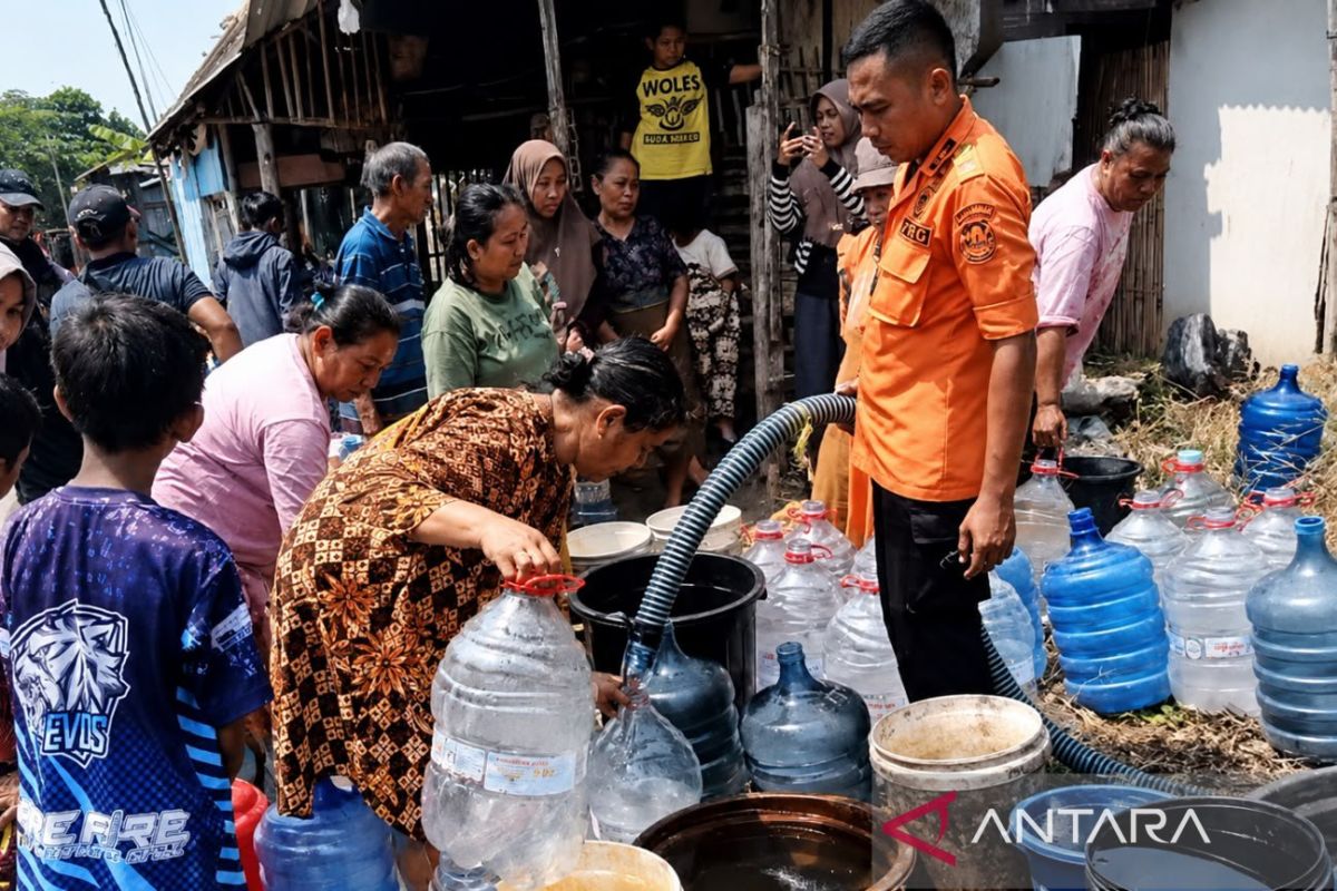 Cirebon BPBD intensifies clean water distribution to drought-affected areas