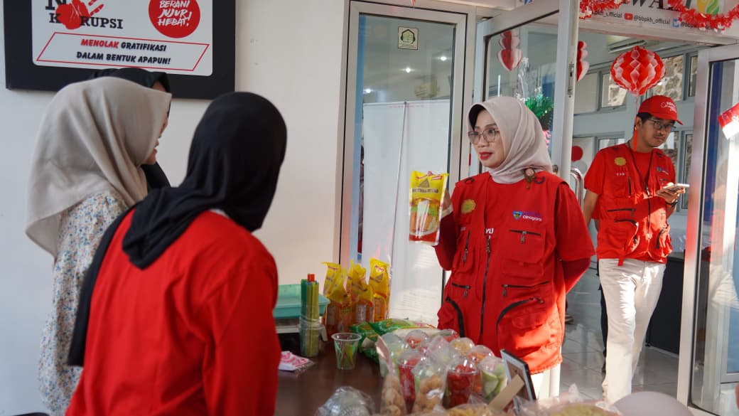 Ministry of Agriculture Holds Free Animal Healthcare and Cheap Food Bazaar for 81st Independence Day