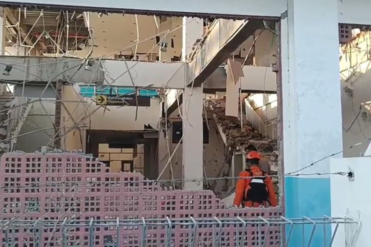 One Dead, Two Injured in Maumere After 7.7 Magnitude Earthquake