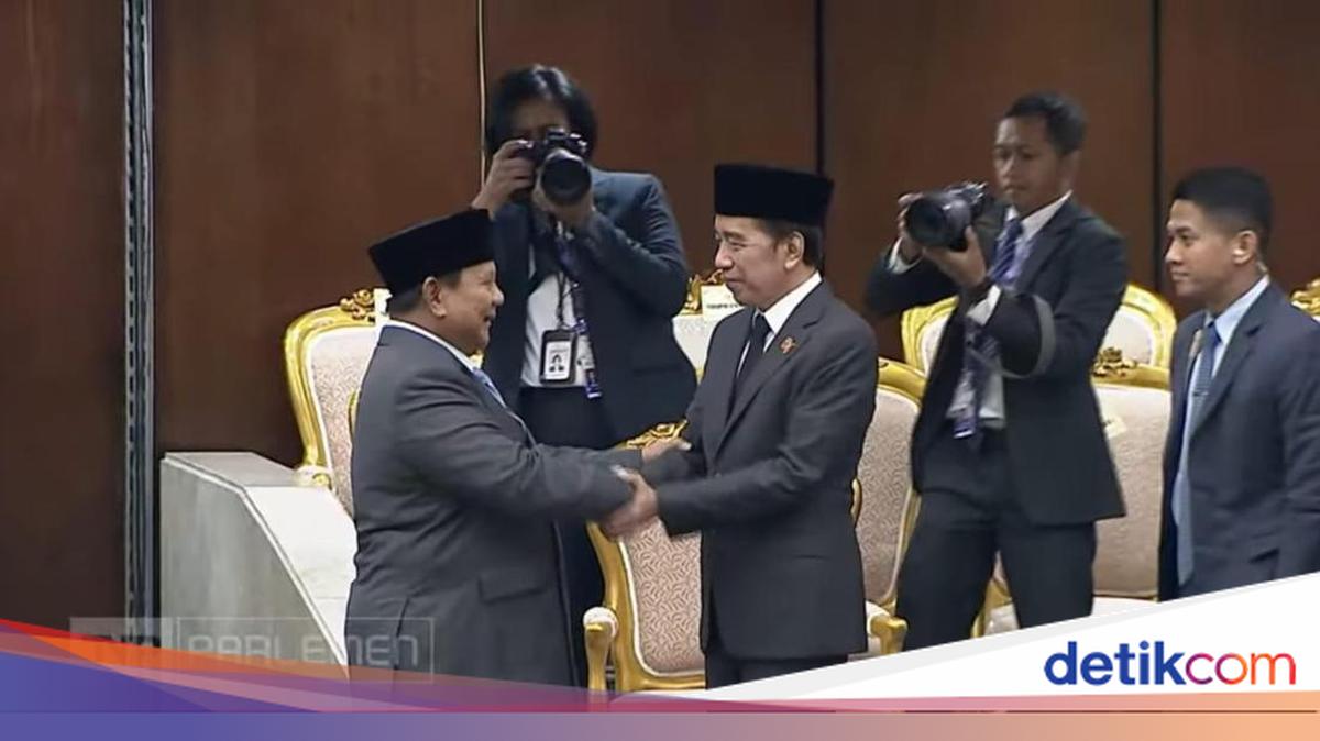 Prabowo Salutes Jokowi, Receives Thumbs-Up at MPR Annual Session