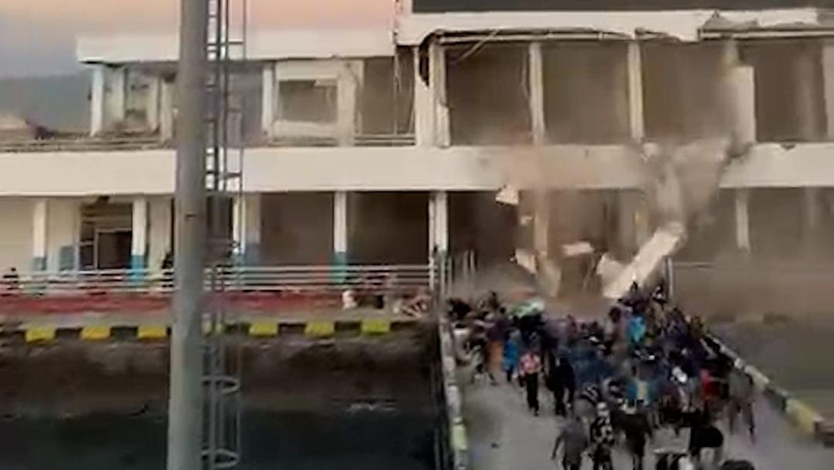 Terrifying Moments as Strong Tremors Hit Port During NTT Earthquake