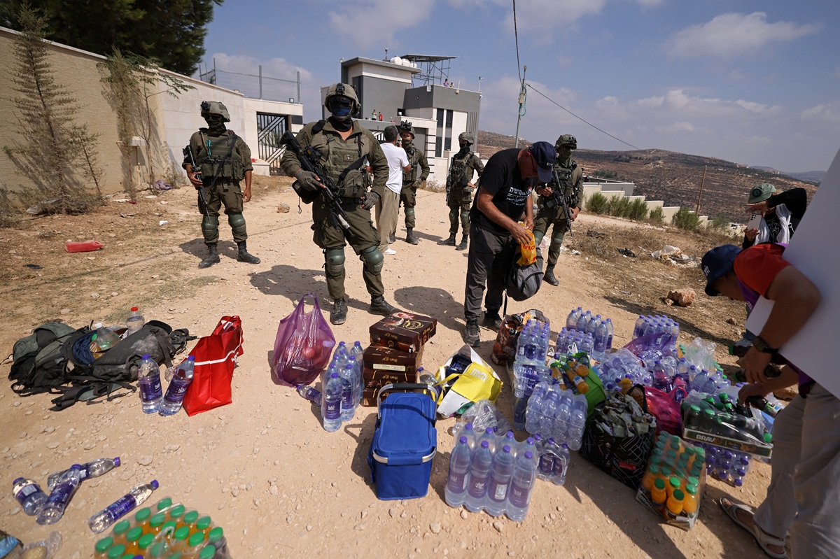 Israeli Settlements Increasingly Squeeze Palestinians in the West Bank