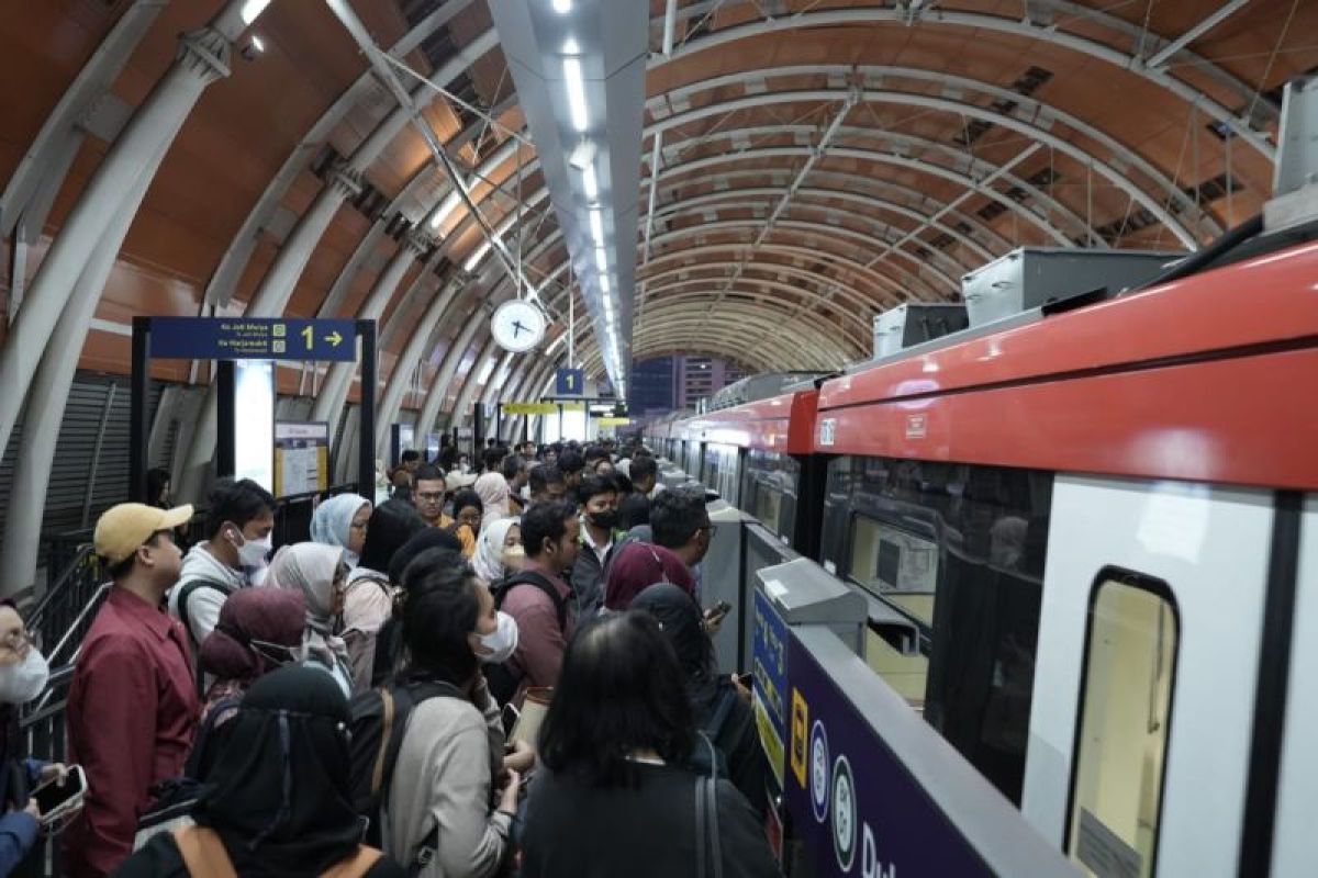 LRT Jabodebek Extends Service Until Midnight on 17 August