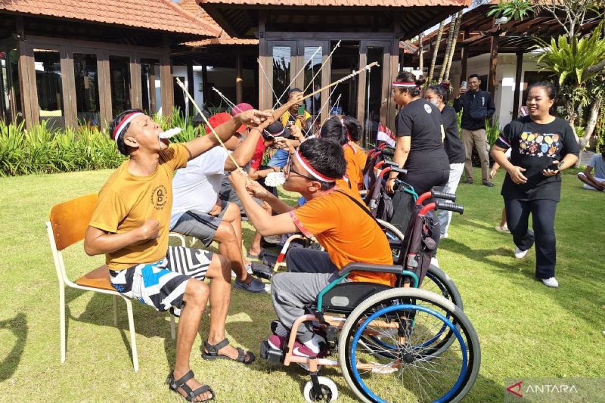 People with disabilities in Bali take part in physical training games ahead of Independence Day