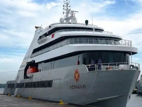 Haji Isam's Luxury Vessel Converted into Food Logistics Base