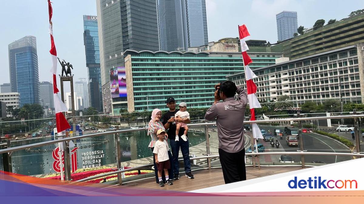 HI Roundabout Decorated, Residents Hope Independence Day Decorations Made More Festive