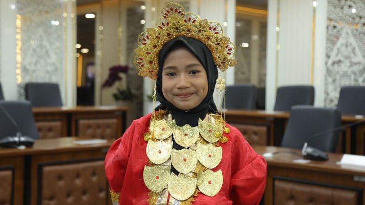 Young Karateka from People's School Introduced by Prabowo at DPR