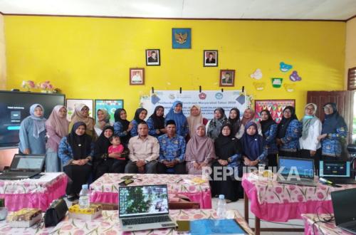 STKIP Taman Siswa Bima Lecturers Empower Primary School Teachers to Develop Mbojo Local Wisdom-Based Worksheets