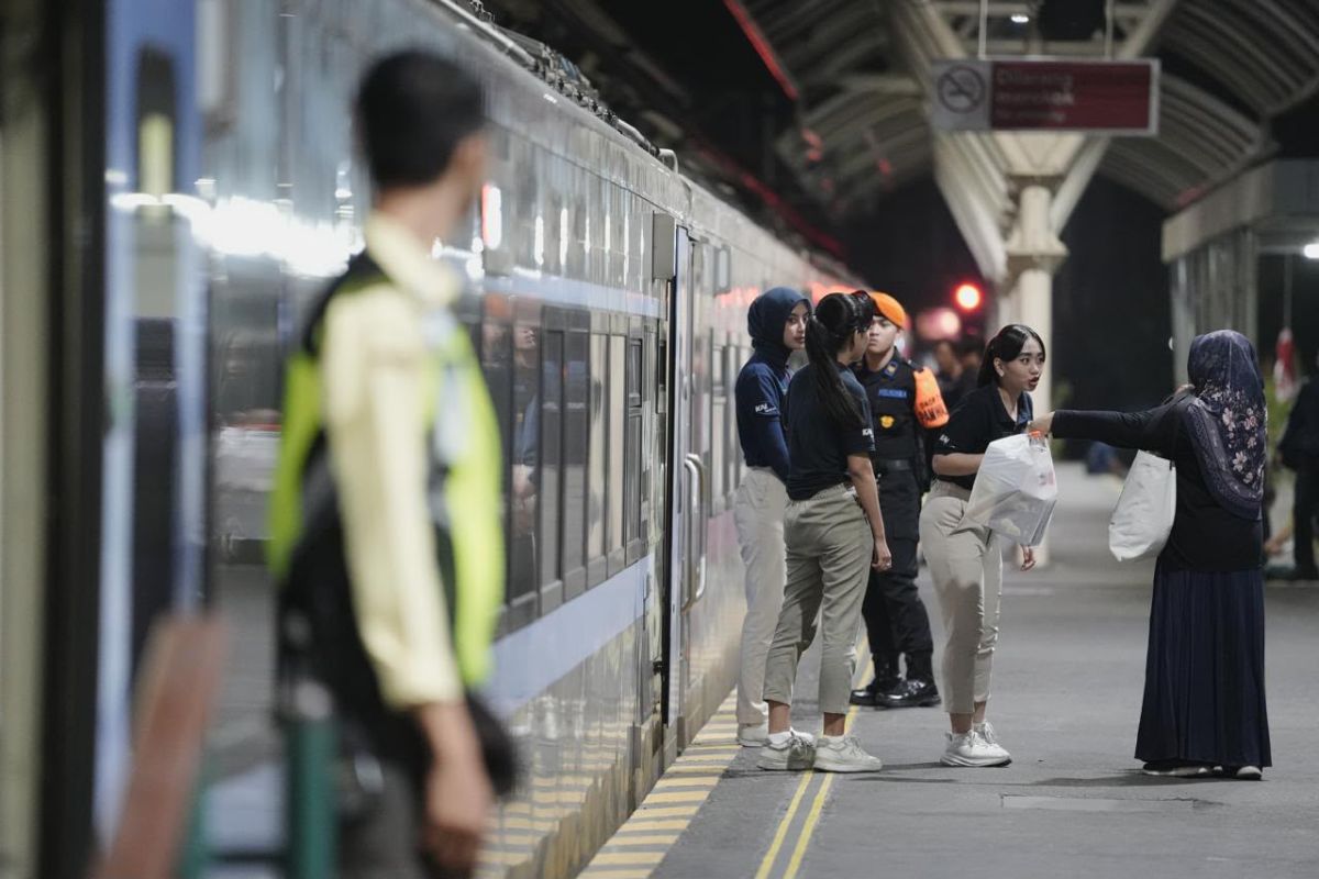 Daop 6 records 122,191 long-distance train passengers during Independence Day holiday period