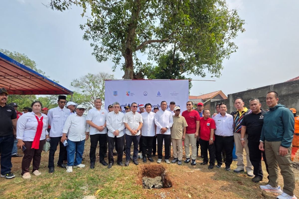 Cilangkap residents collaborate with government to build community hall