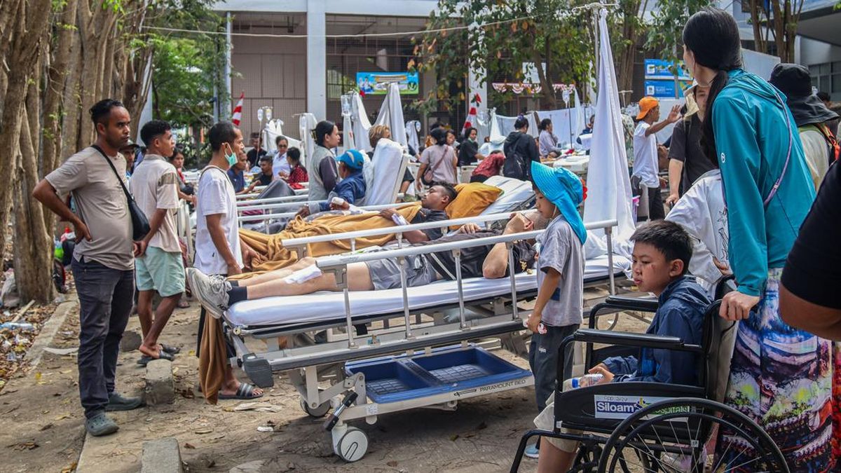 TNI-Polri Evacuate Patients from Two Labuan Bajo Hospitals to Emergency Tents