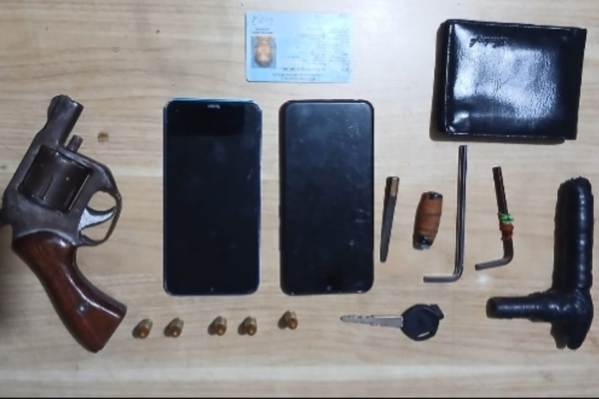 Police Arrest Two Armed Motorcycle Theft Specialists in Cipondoh, One Fence Declared Wanted
