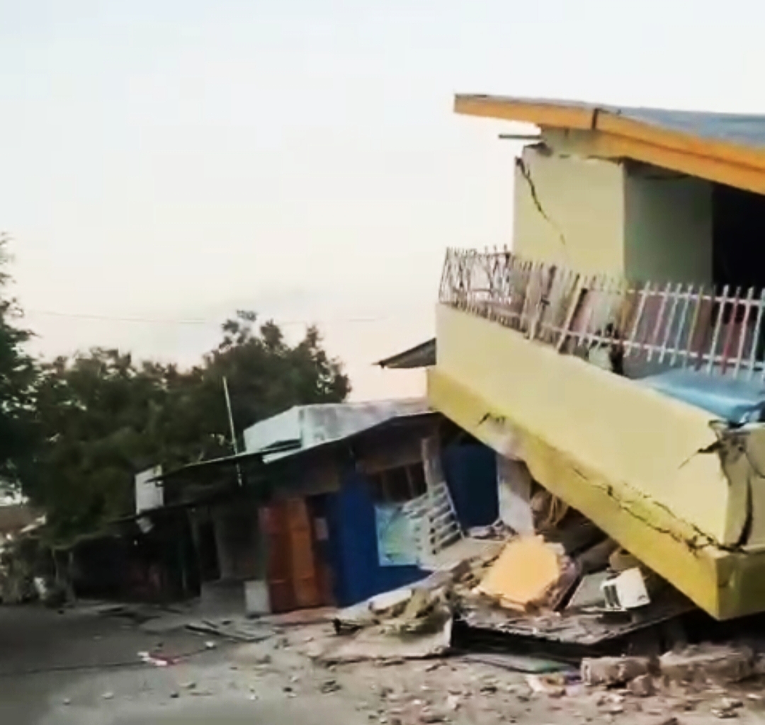 SAR Team Evacuates 90 Victims of Flores Earthquake, 40 Dead