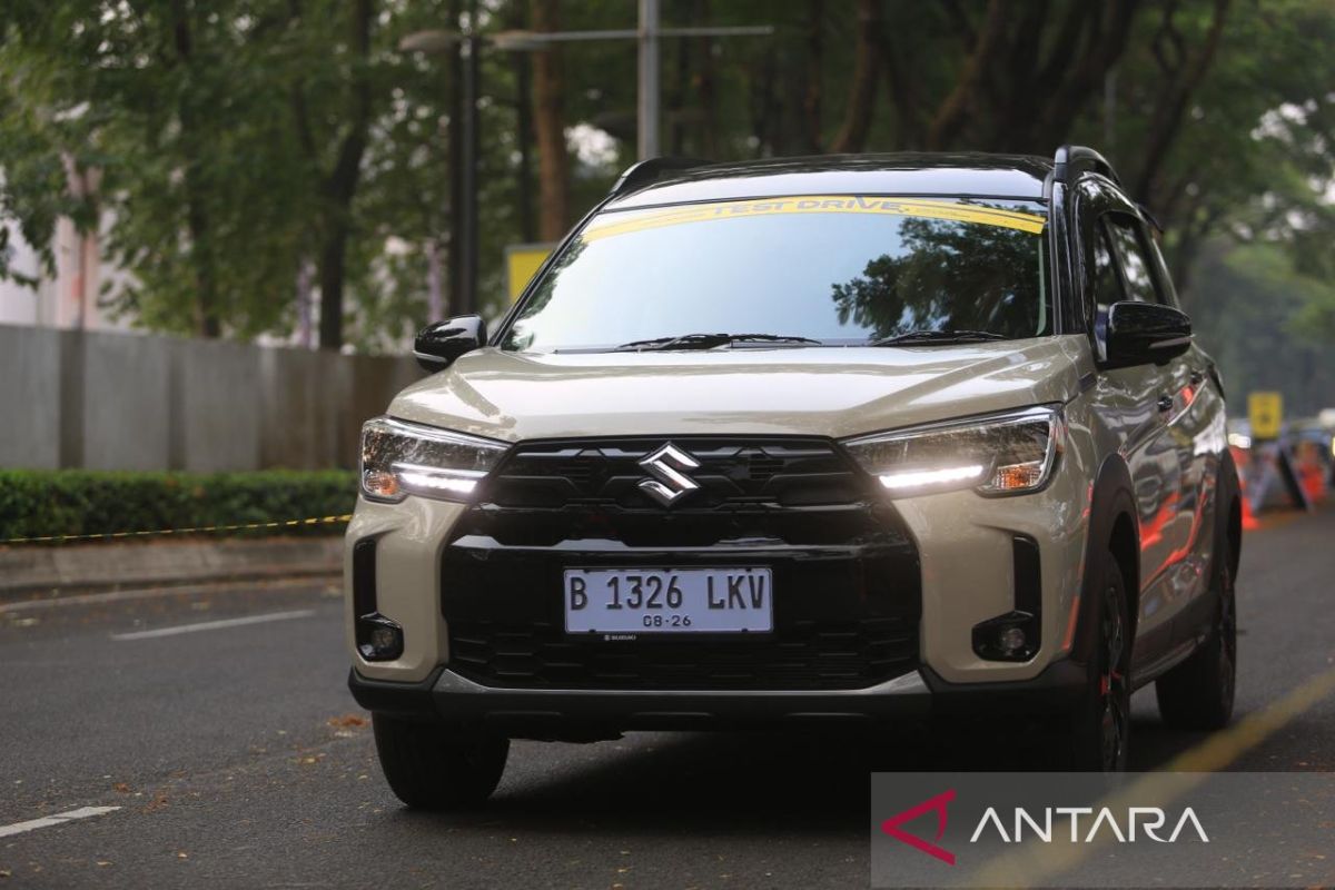 Suzuki begins delivering latest XL7 to customers