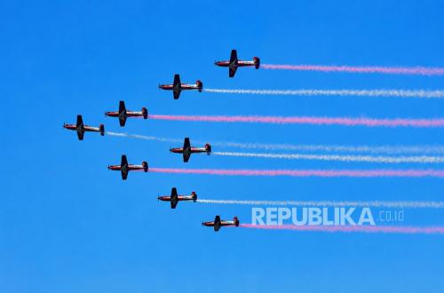 Spectacular JAT Display Enhanced by Smoke Generating System Developed by Air Force Research and Development Service