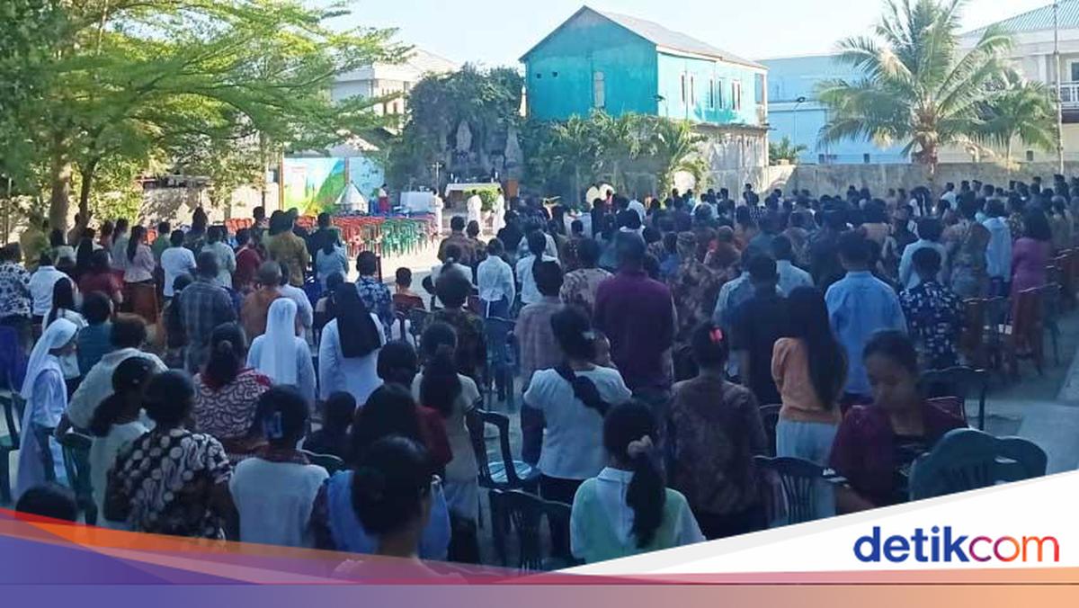 Mass Under the Flores Sky: Congregation Prays Devoutly After M 7.7 Earthquake