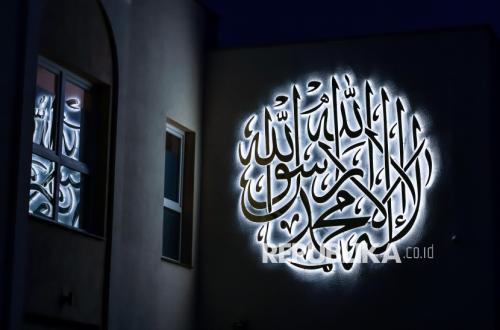 The Loss Incurred by Those Who Do Not Hasten to the Mosque for Friday Prayers