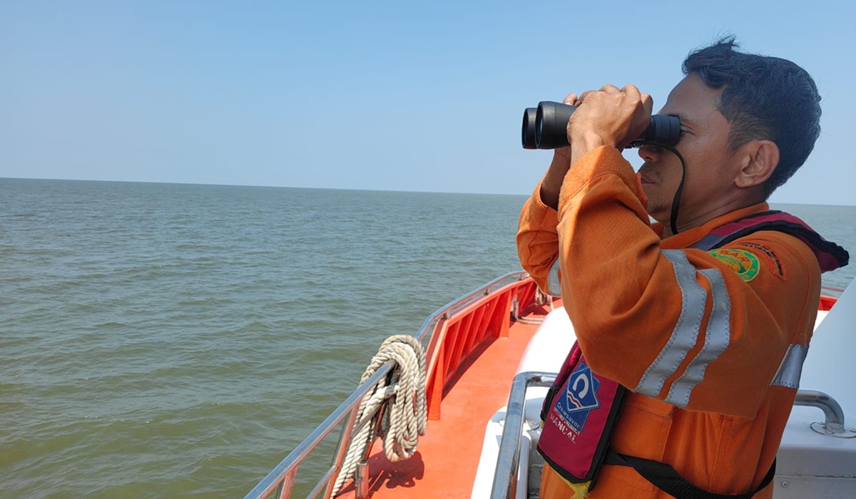 SAR Team Searches for 3 Missing After Migrant Worker Boat Capsizes off Rupat Island