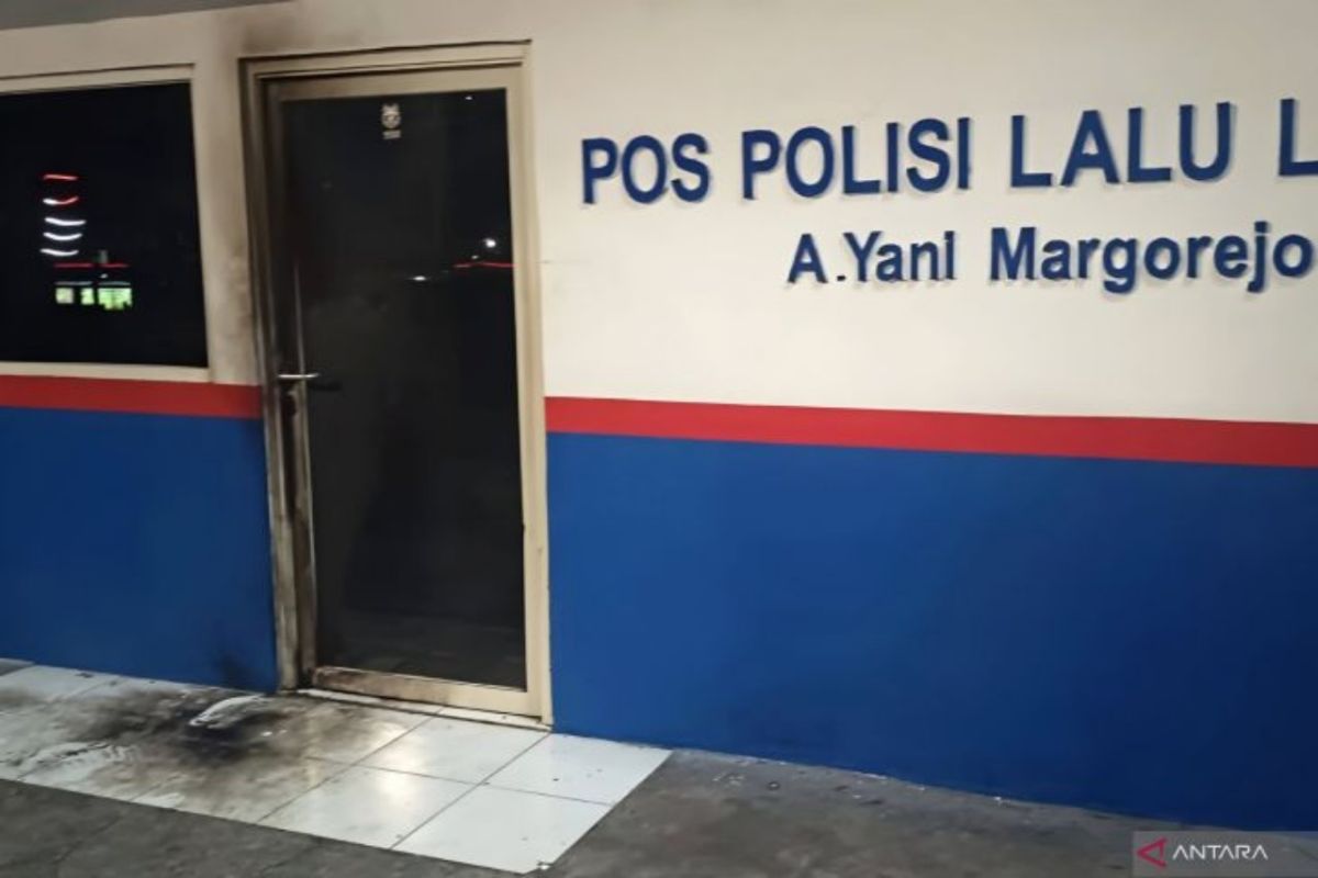 Man detained over suspected Molotov cocktail attack on Surabaya traffic posts