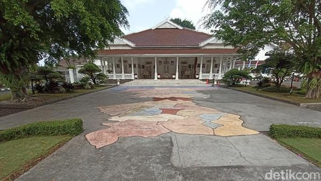 The Richest Regent in Java Lived in Luxury While His People Languished