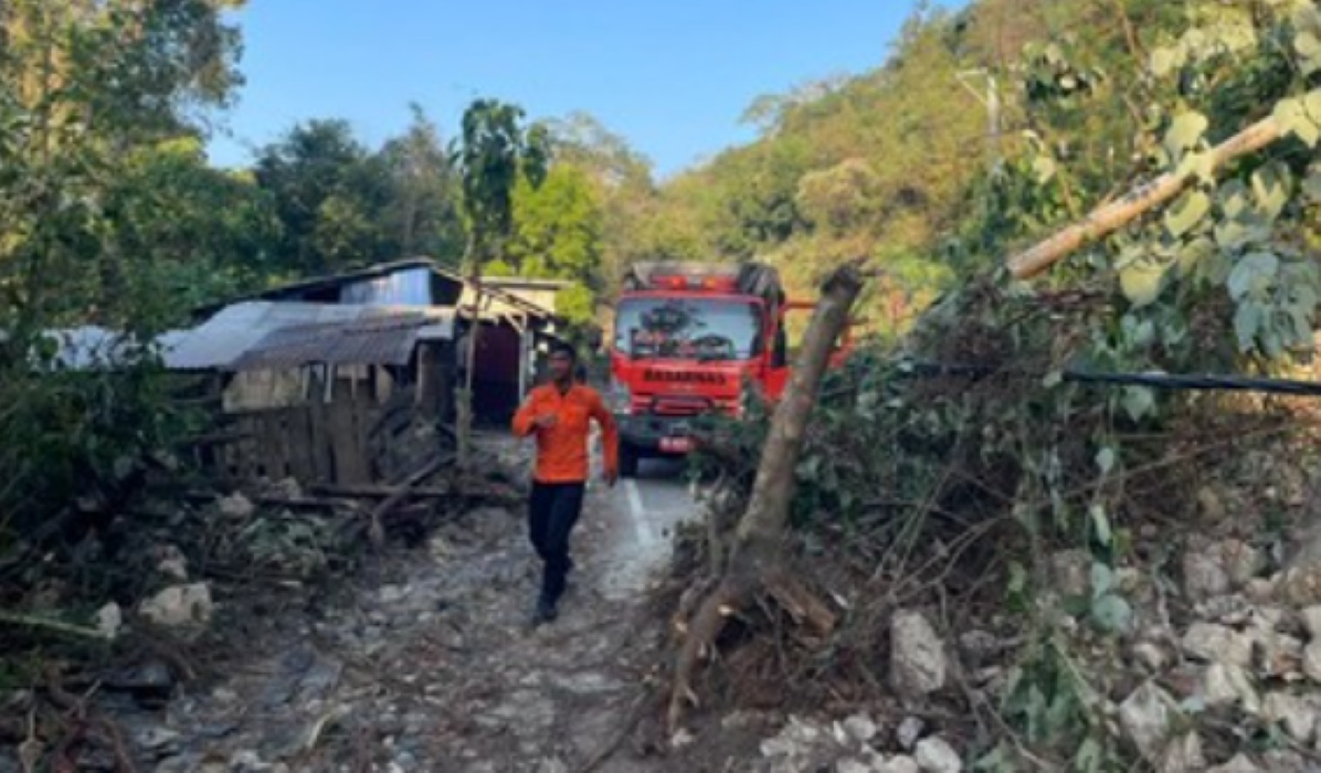 Public Works Ministry Deploys Heavy Equipment, Not Only to Handle National Infrastructure