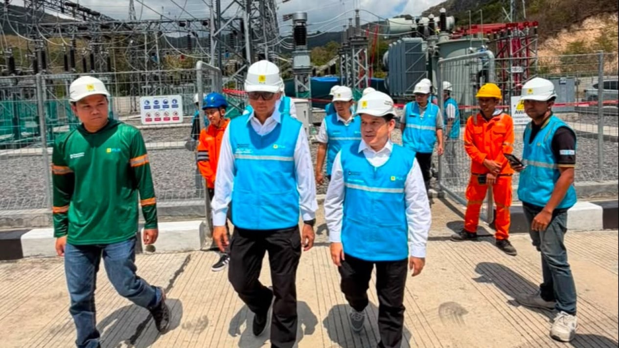 PLN Focuses on Restoring Distribution Network to Communities, Main Power Supply in Flores Returns to Normal