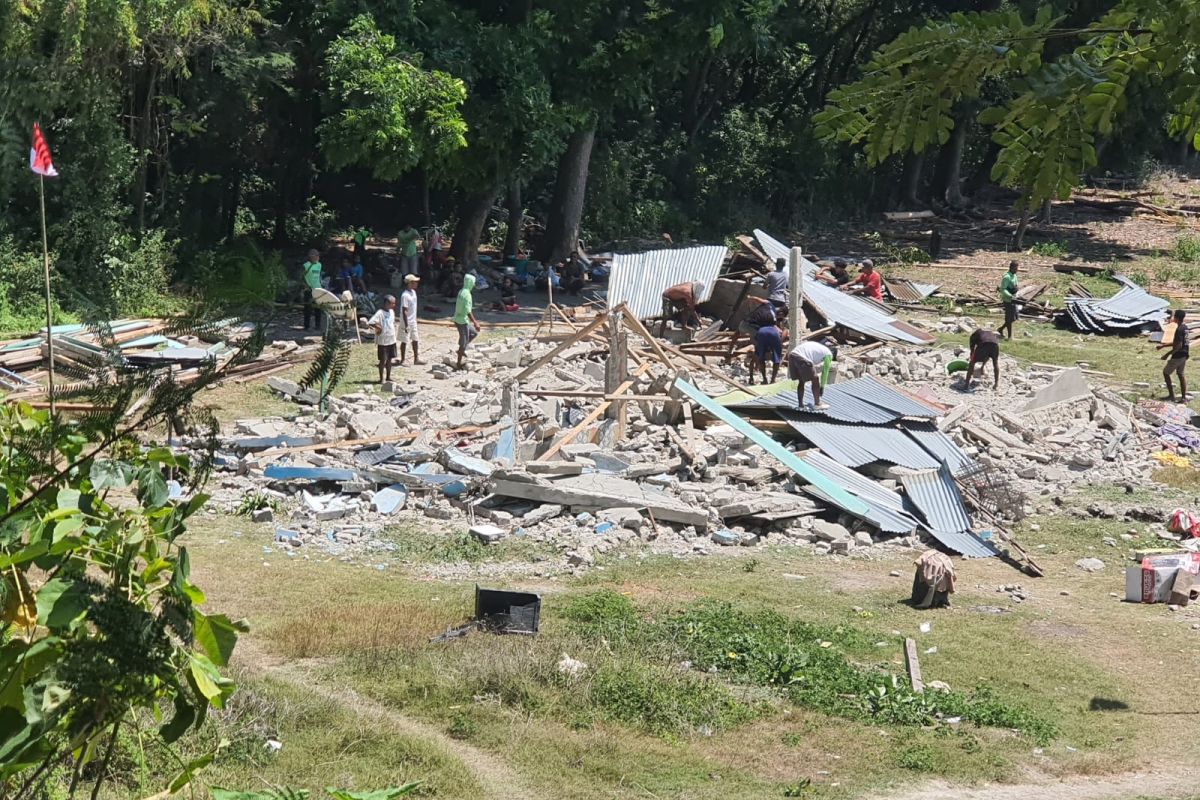 UMY distributes aid and mobilises students to assist NTT earthquake victims