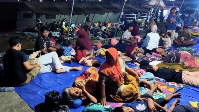 Pertamina Distributes Aid to 422 Earthquake Victims in Flores