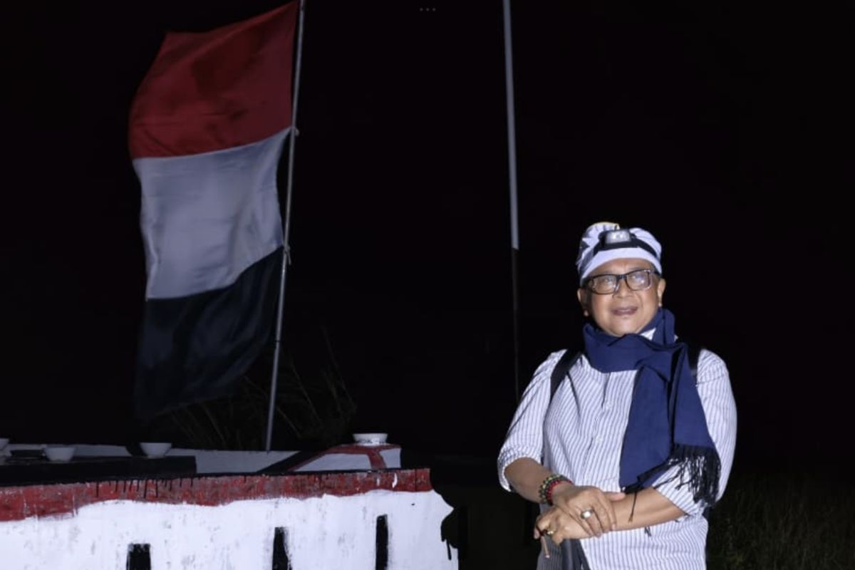 Hasto reflects on Independence Day from Pusuk Buhit, Samosir
