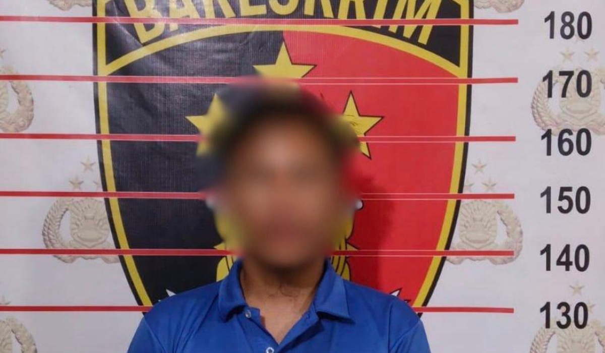 Samarinda Ulu Deputy Police Chief Struck by Travel Driver While Assisting Accident Victim
