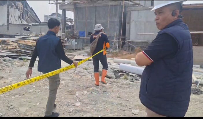 Central Java Police Process Crime Scene of Waste Warehouse Fire in Brebes