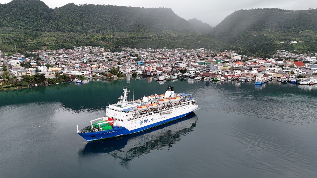Pelni Opens Logistics Post for NTT Earthquake Victims, Free Shipping