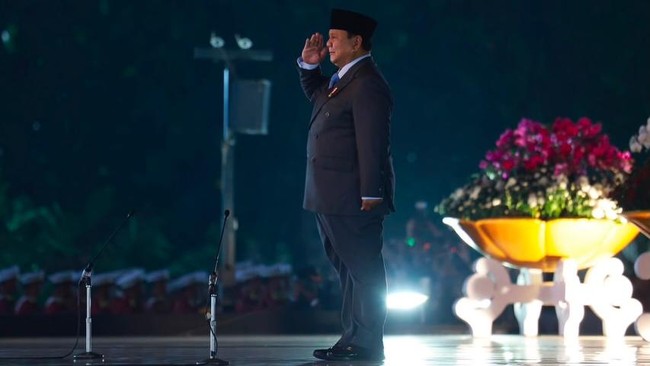 Prabowo Leads National Pilgrimage at Kalibata Heroes Cemetery at Night