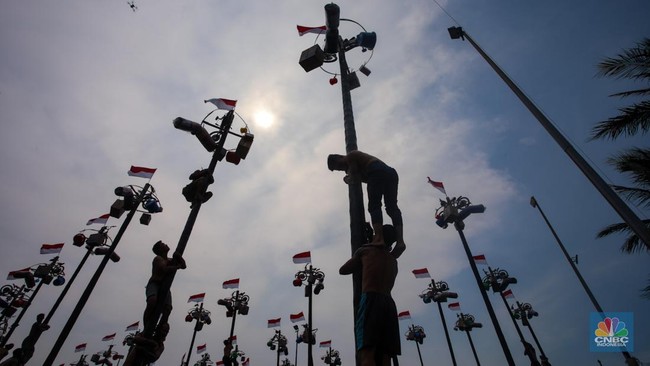 History and Philosophy of the Panjat Pinang Tradition