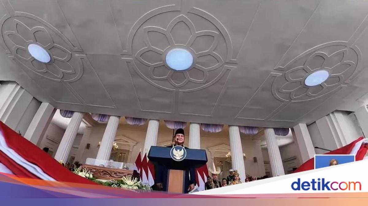 Prabowo Applauds as Paskibraka Completes Flag-Raising at the Palace