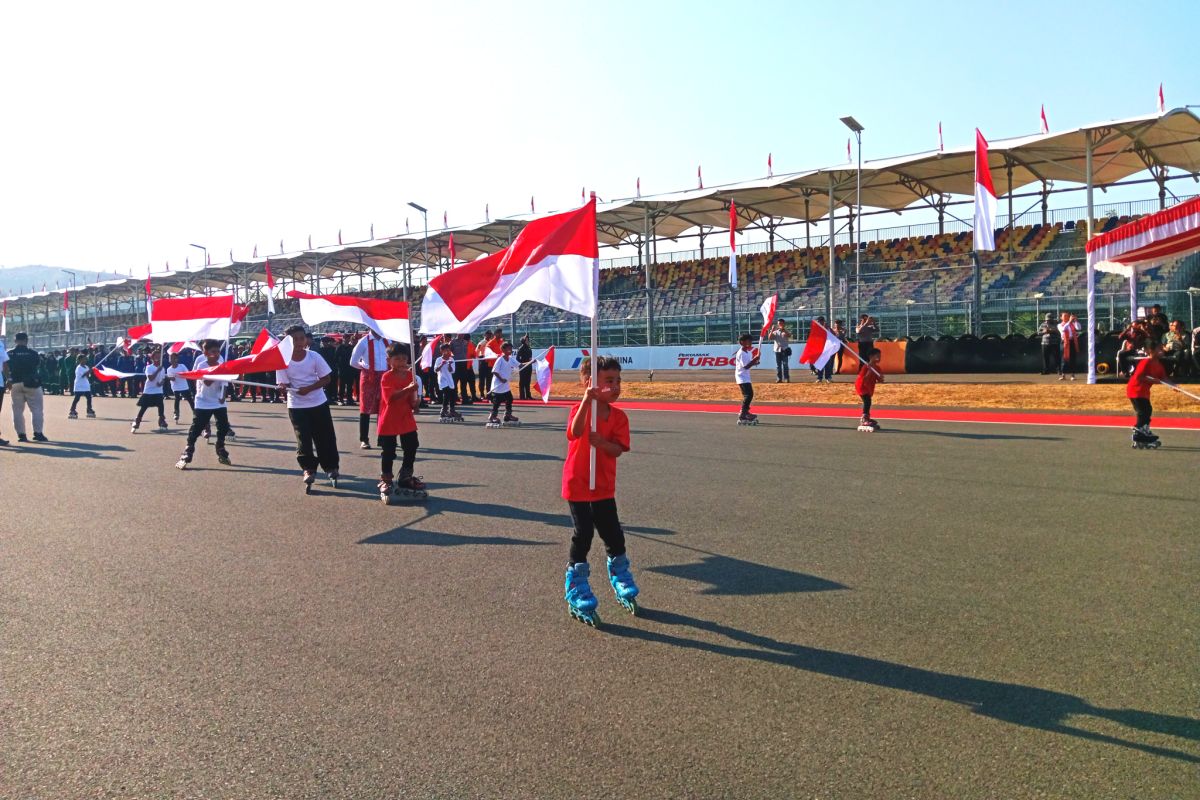 Thousands celebrate Indonesian independence at Mandalika Circuit