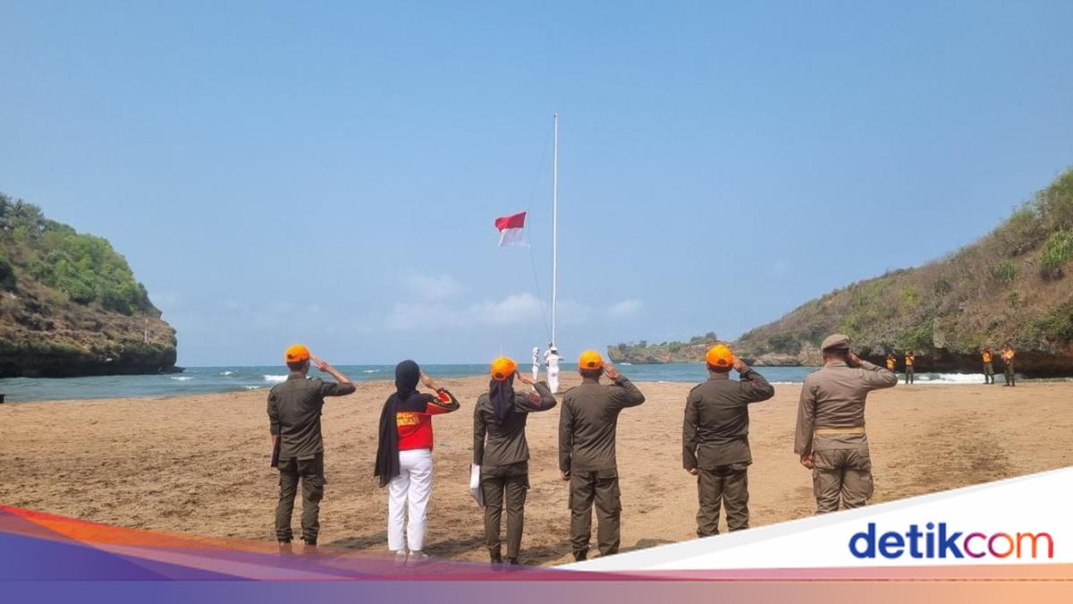 17 August Ceremony Held at Sea off Baron Beach Despite Large Waves