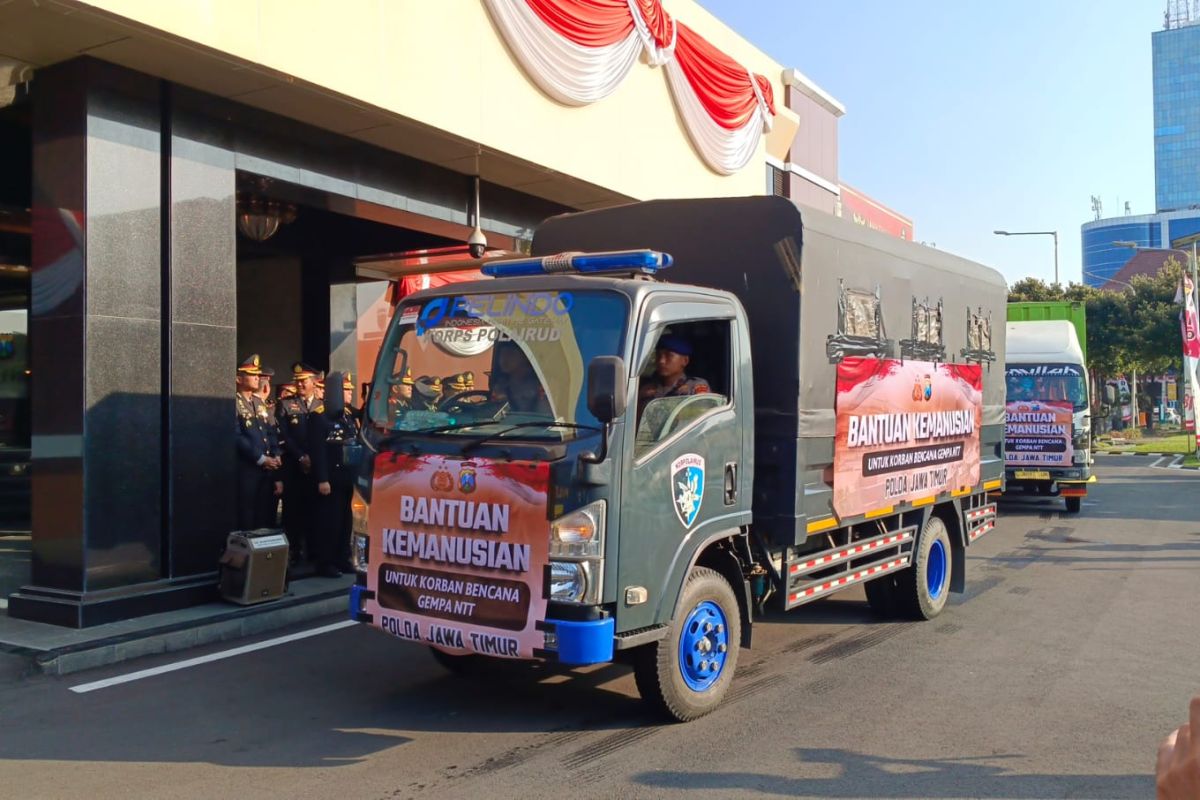 East Java Regional Police send humanitarian aid to residents affected by NTT earthquake