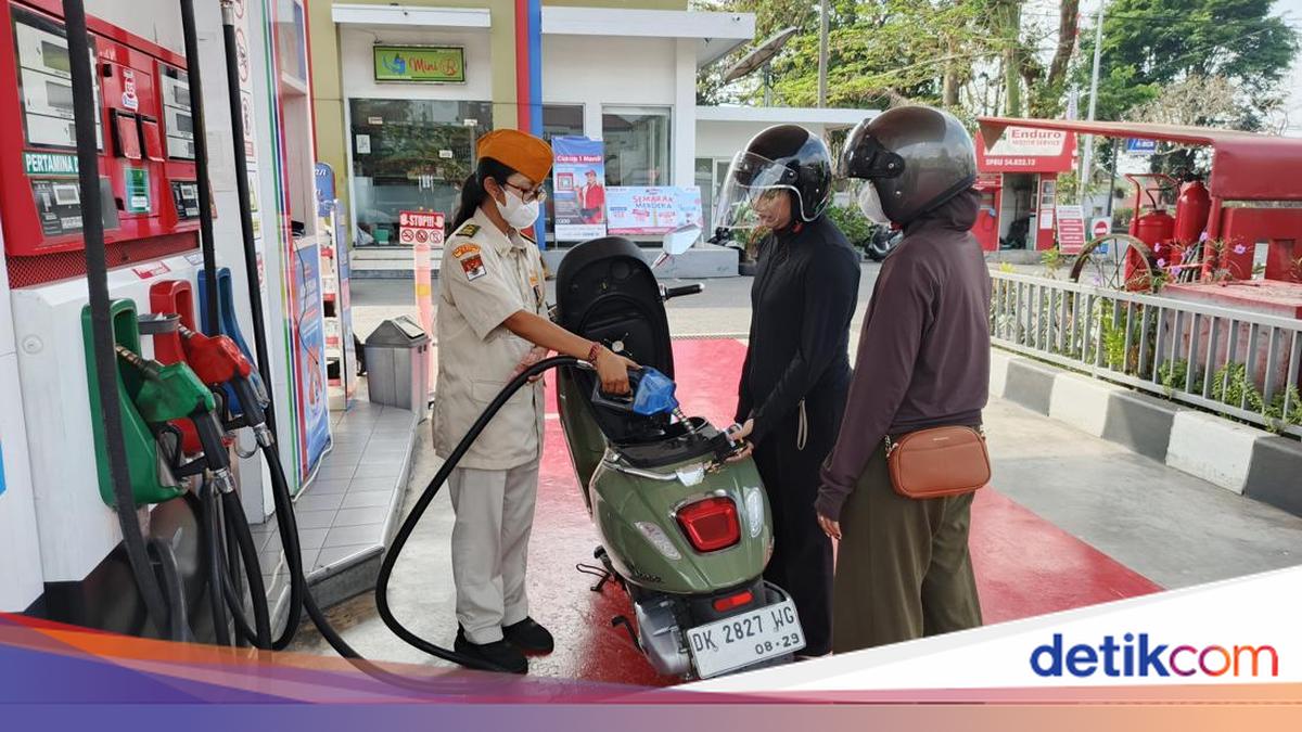Free Pertamax for Reciting Proclamation Text at Jembrana Petrol Station