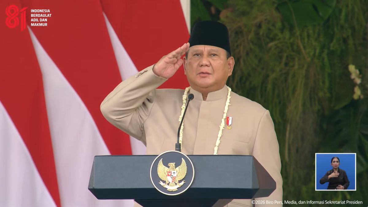 Prabowo Leads Flag-Lowering Ceremony with Solemnity