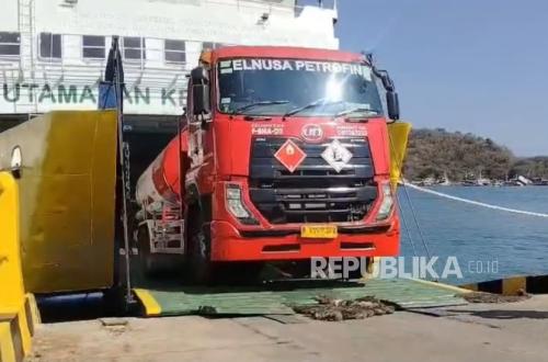 Pertamina Accelerates Normalisation of Fuel Distribution in Flores, Ferries Dozens of Tanker Trucks from Bima