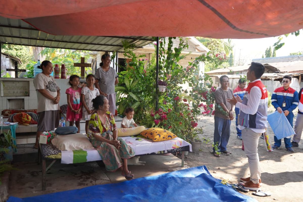 Pertamina distributes aid to 700 residents affected by earthquake in NTT