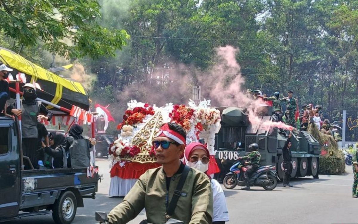 Curug Residents Extend Flag Parade Tradition to 81 Metres for Independence Day