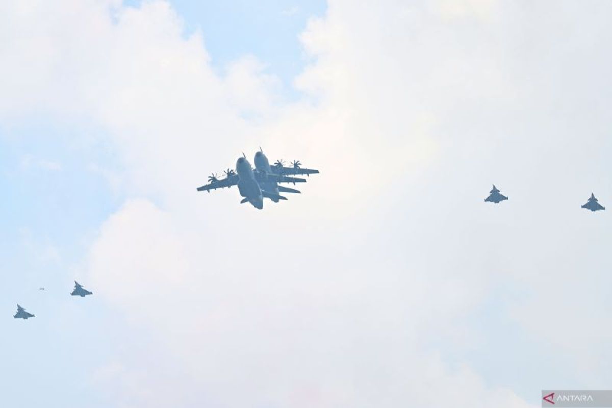 Rafale fighter jets, A400M make debut flypast over Merdeka Palace